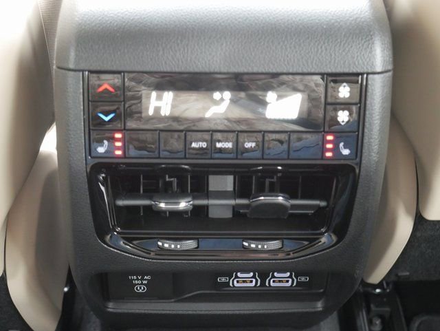 New 2025 Jeep Grand Cherokee L Limited w/ Luxury Tech Group II image 30