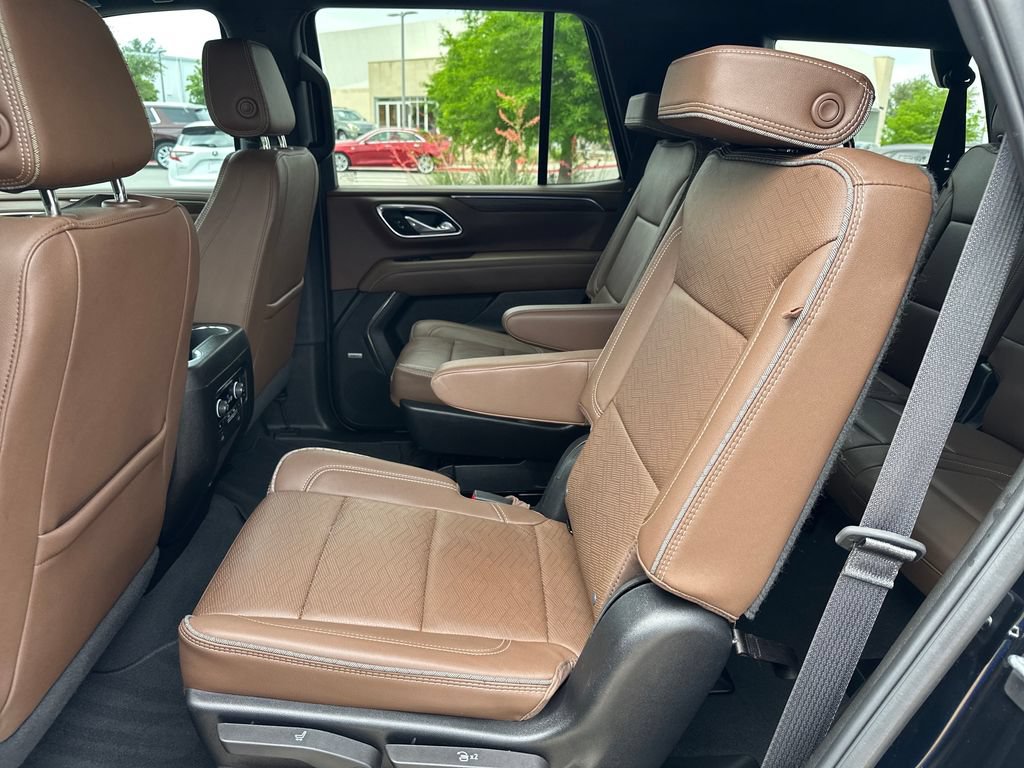 Used 2023 Chevrolet Tahoe High Country AWD/4WD image 32