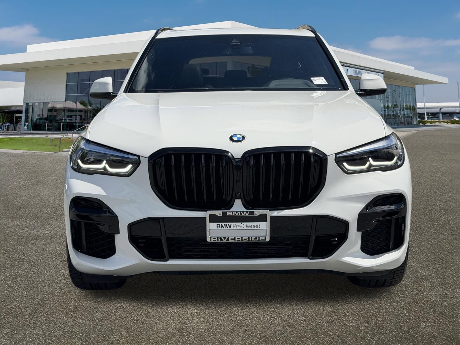 Certified 2022 BMW X5 xDrive40i w/ M Sport Package image 3