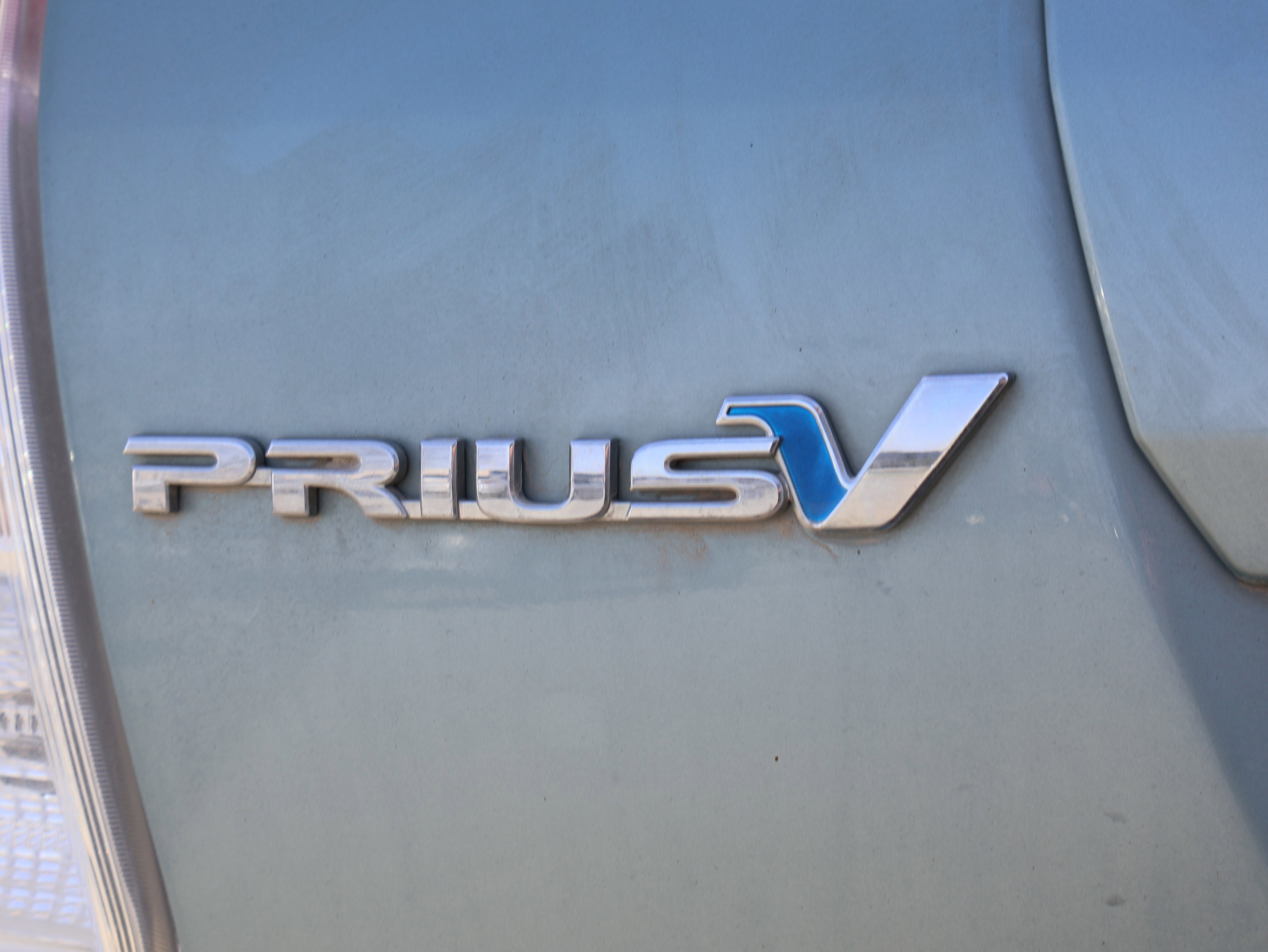 Used 2015 Toyota Prius V Three image 32