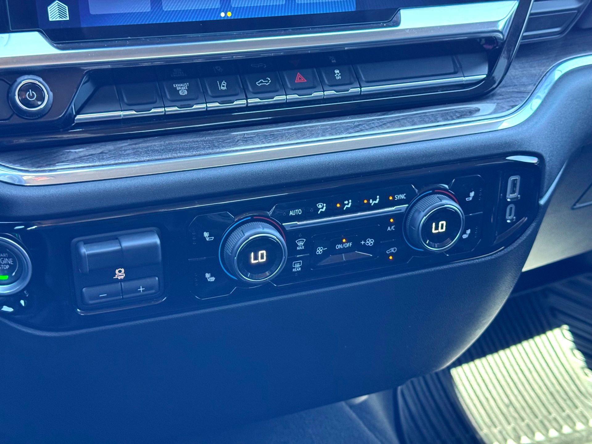 Used 2024 Chevrolet Silverado 2500 LTZ image 27