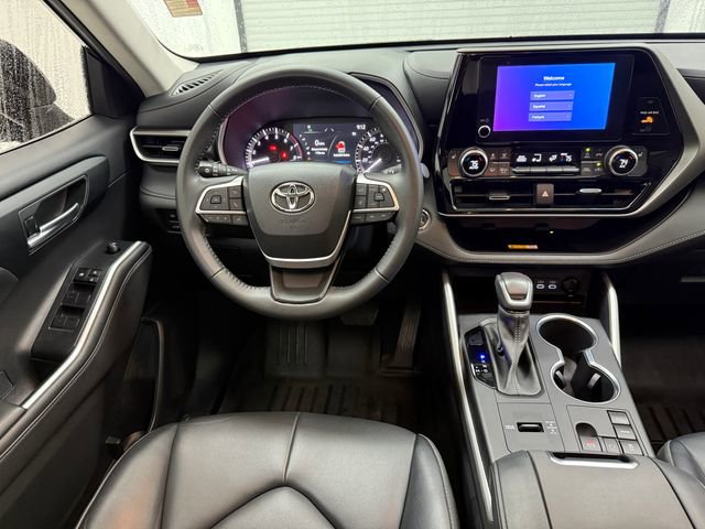 Used 2023 Toyota Highlander XLE FWD image 30