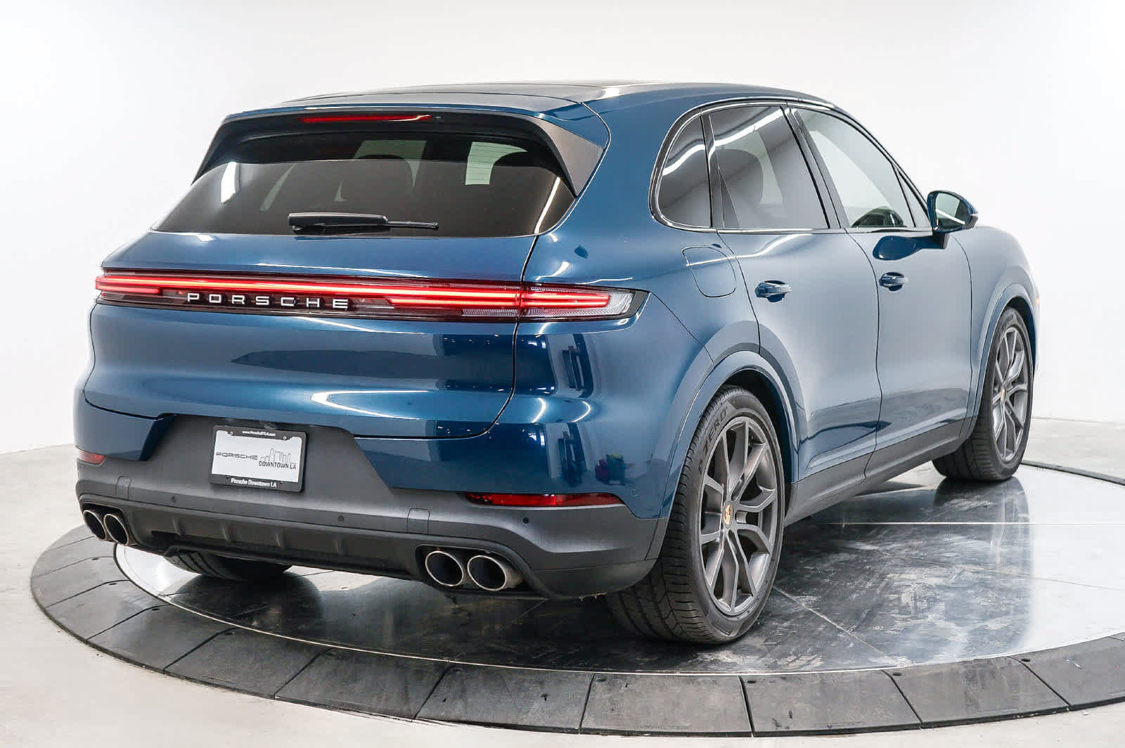 Certified 2024 Porsche Cayenne S AWD/4WD image 9
