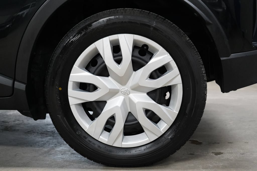 Used 2019 Toyota C-HR LE FWD image 33