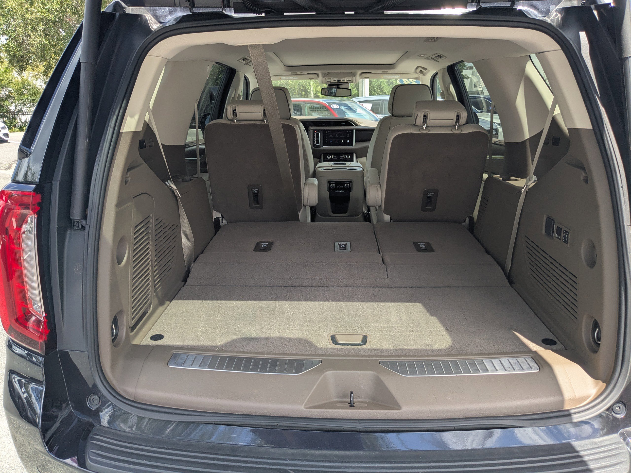 Used 2024 GMC Yukon Denali w/ LPO, Floor Liner Package AWD/4WD image 10