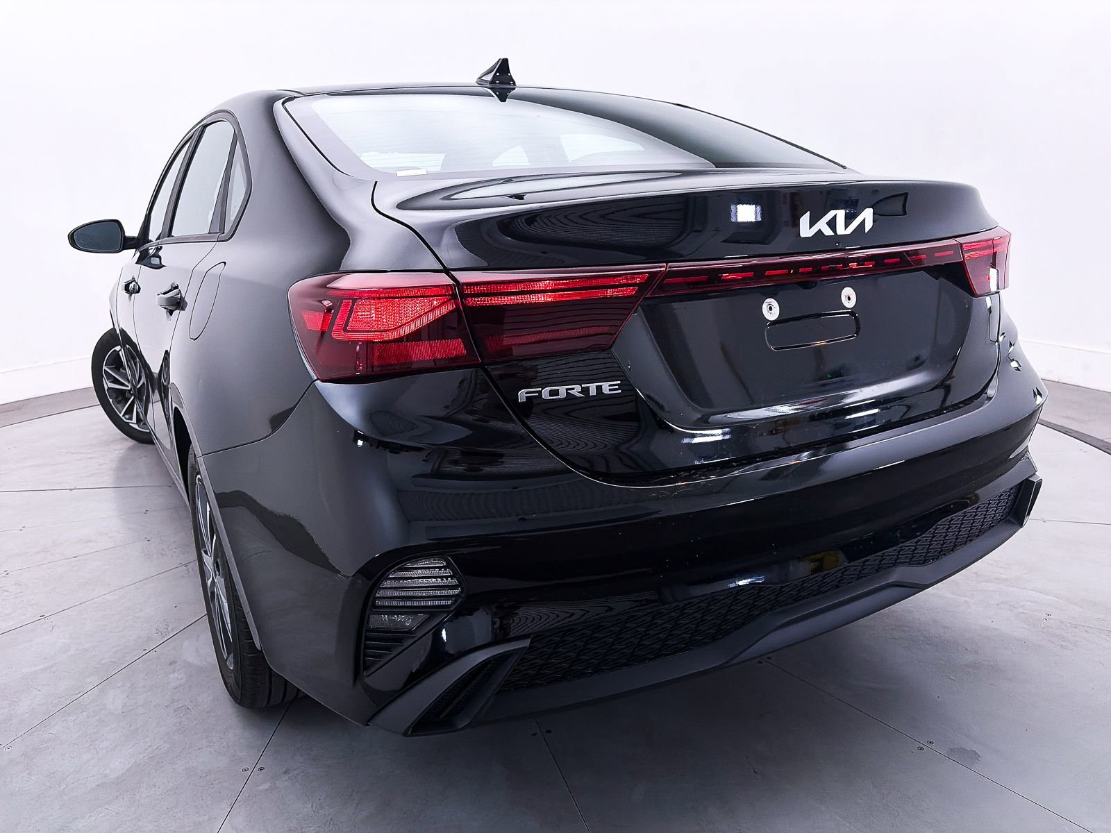 Used 2022 Kia Forte LXS FWD image 6