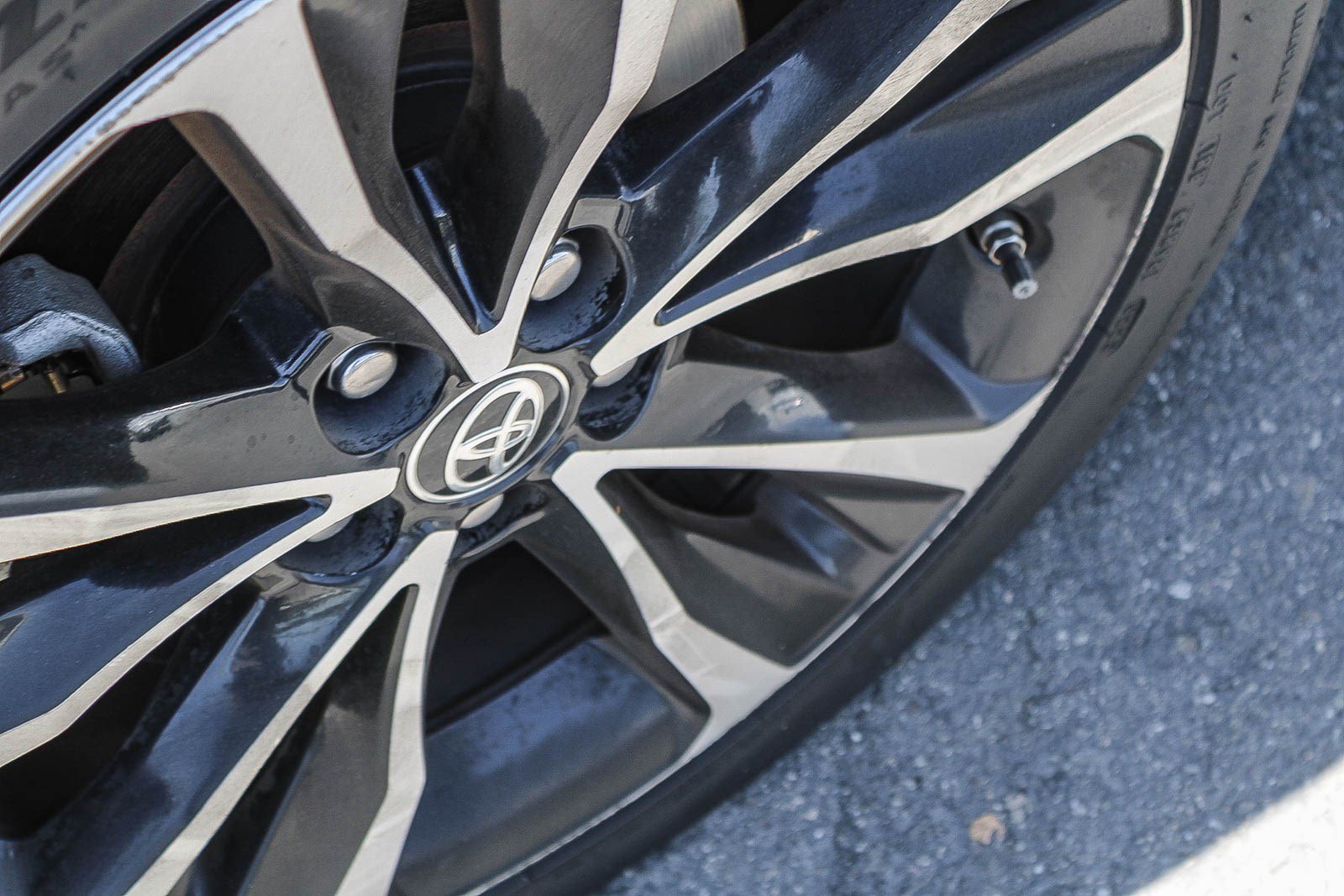 Used 2019 Toyota Corolla SE w/ Carpet Mat Package (TMS) FWD image 14