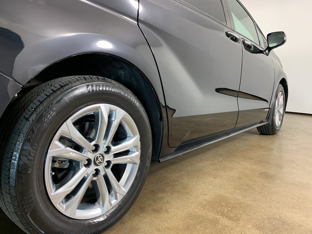 Used 2021 Toyota Sienna Platinum image 37