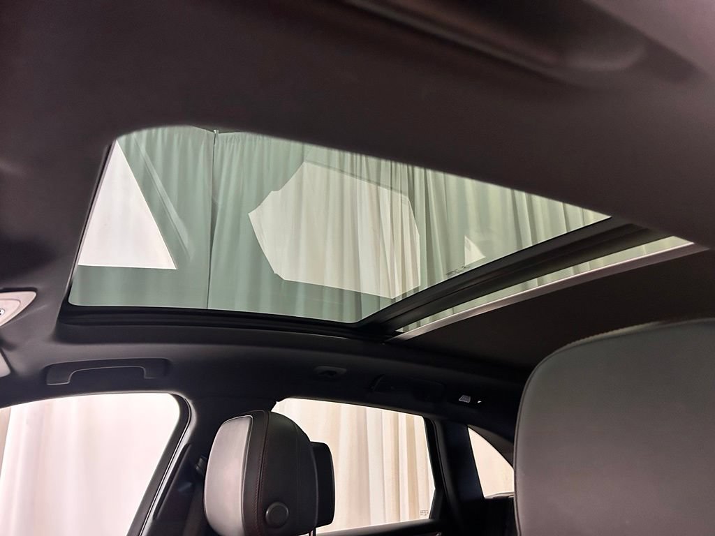 Certified 2021 Porsche Macan AWD/4WD image 22