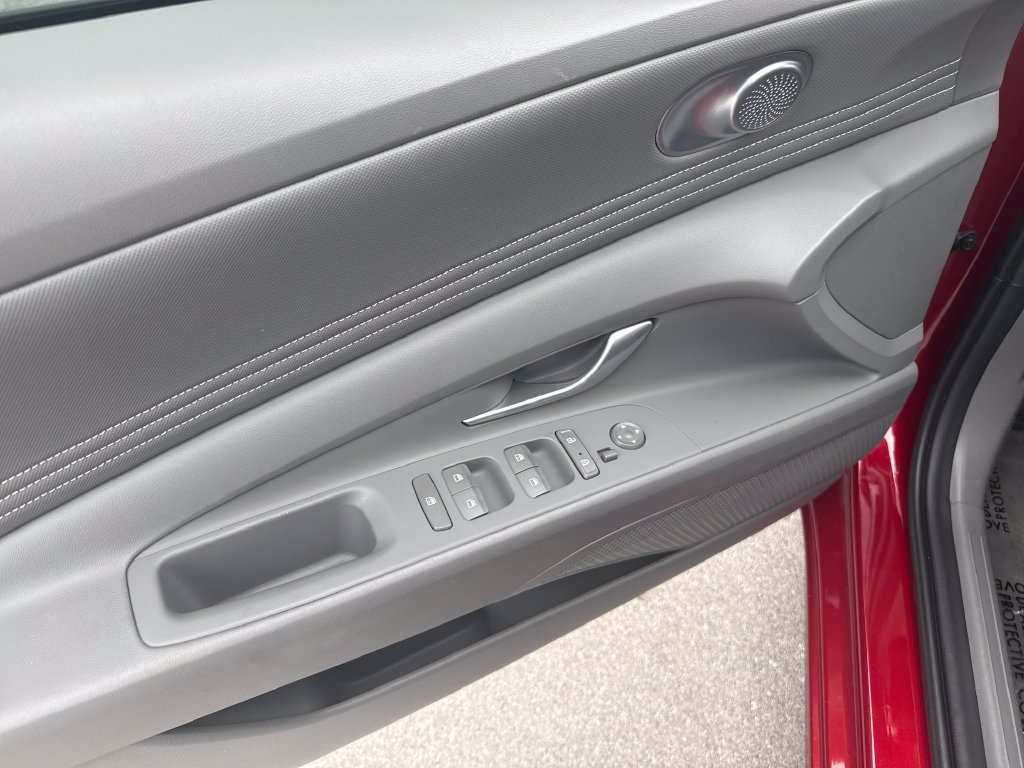 Used 2023 Hyundai Elantra SEL w/ Convenience Package FWD image 11