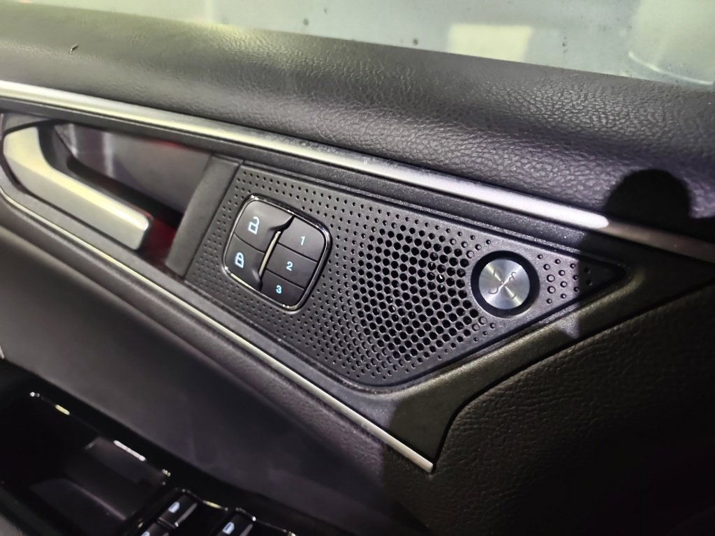 Used 2019 Ford Edge ST w/ Equipment Group 401A AWD/4WD image 8