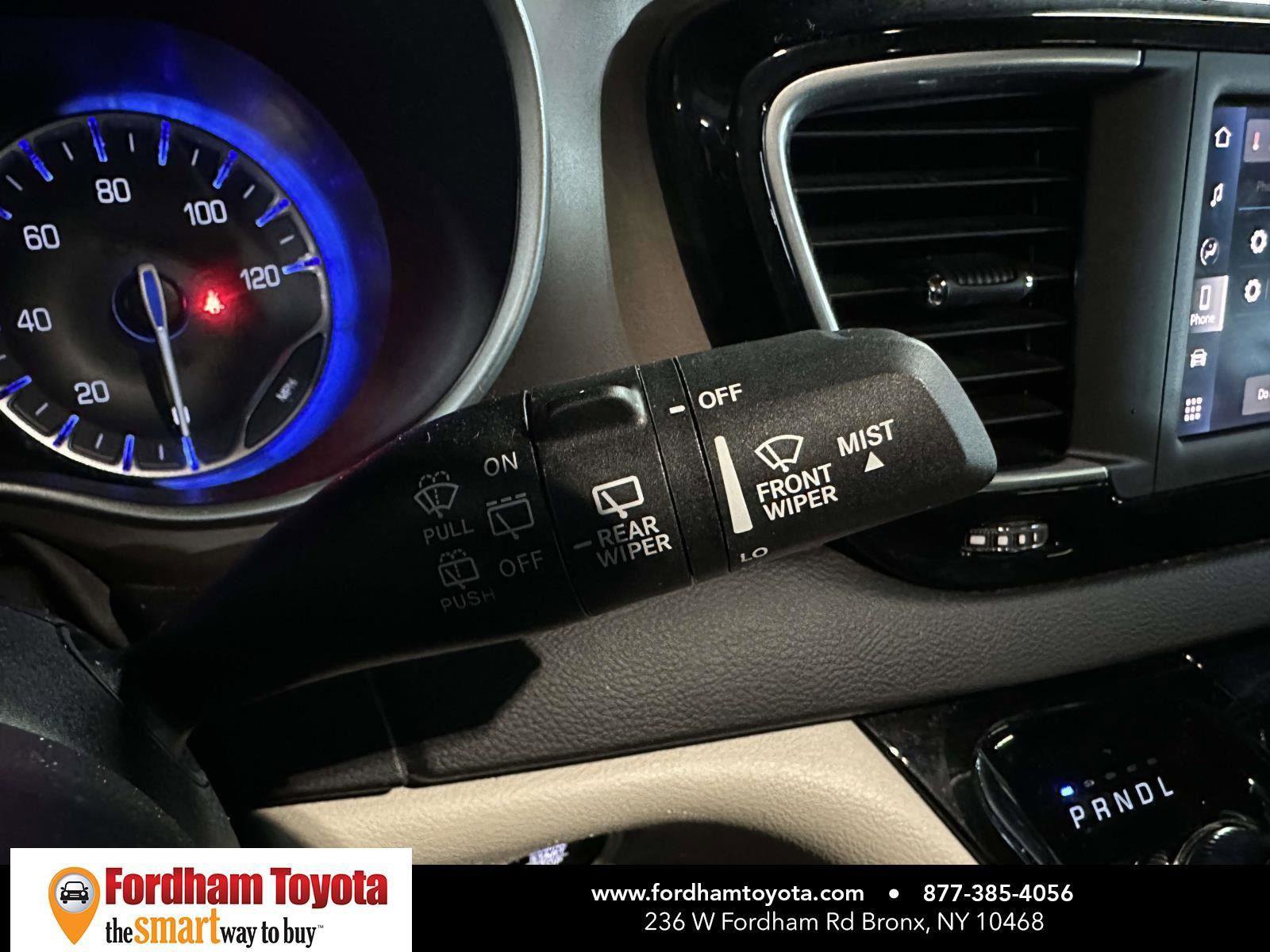 Used 2024 Chrysler Voyager LX image 32