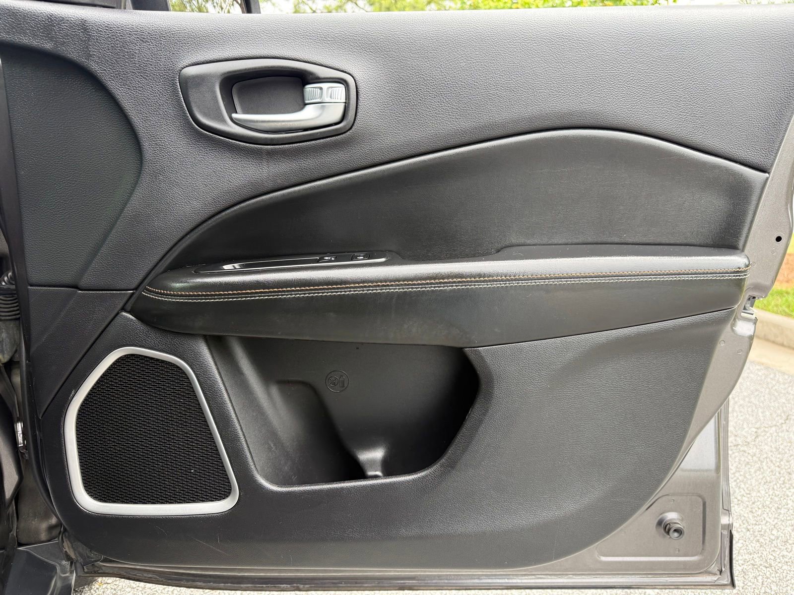 Used 2018 Jeep Compass Latitude FWD image 42
