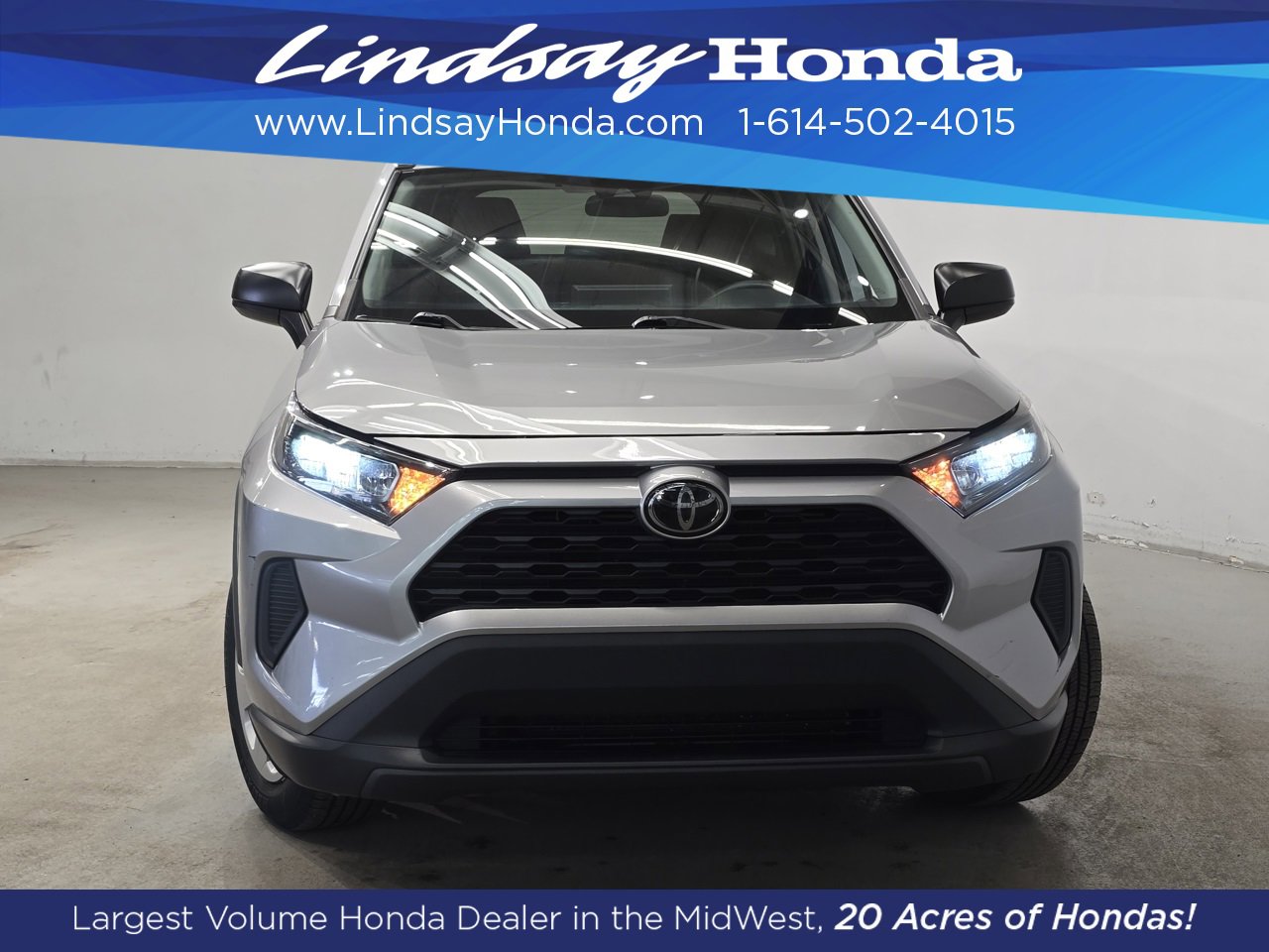 Used 2021 Toyota RAV4 LE image 2