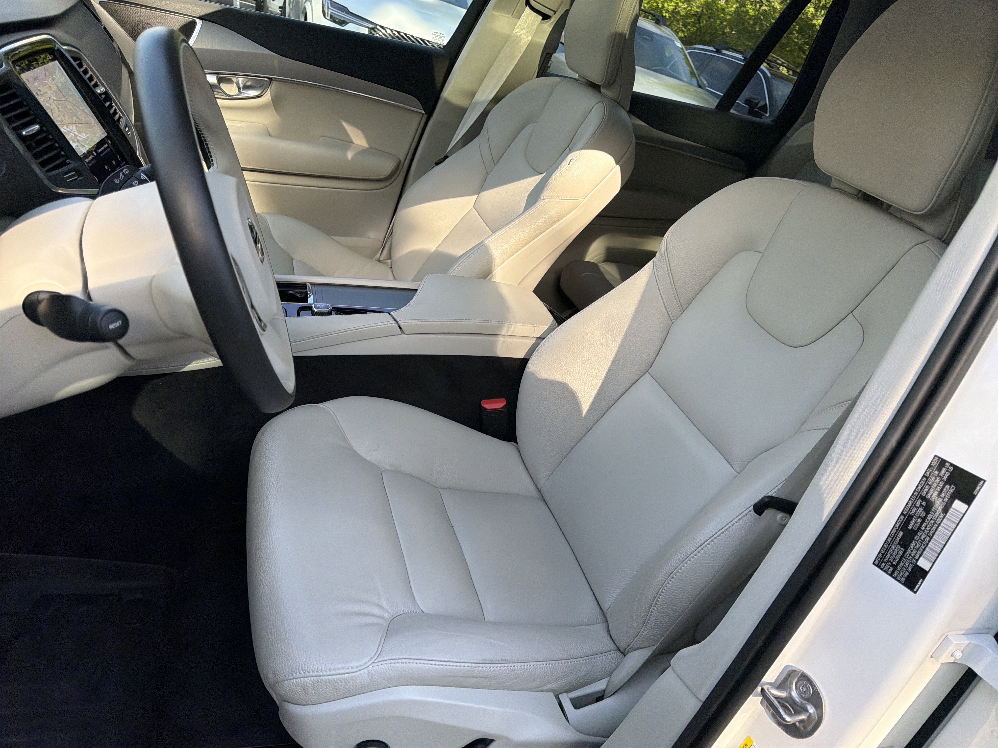 Certified 2025 Volvo XC90 B5 Core w/ Protection Package AWD/4WD image 17