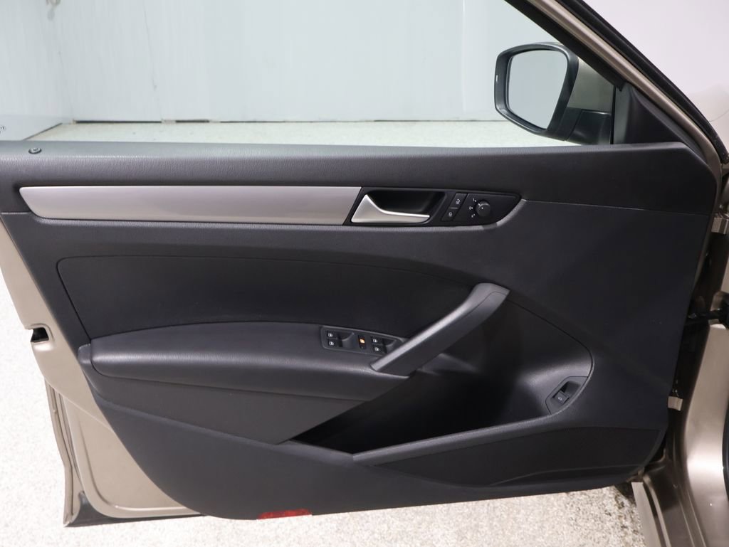 Used 2015 Volkswagen Passat 1.8T S image 12