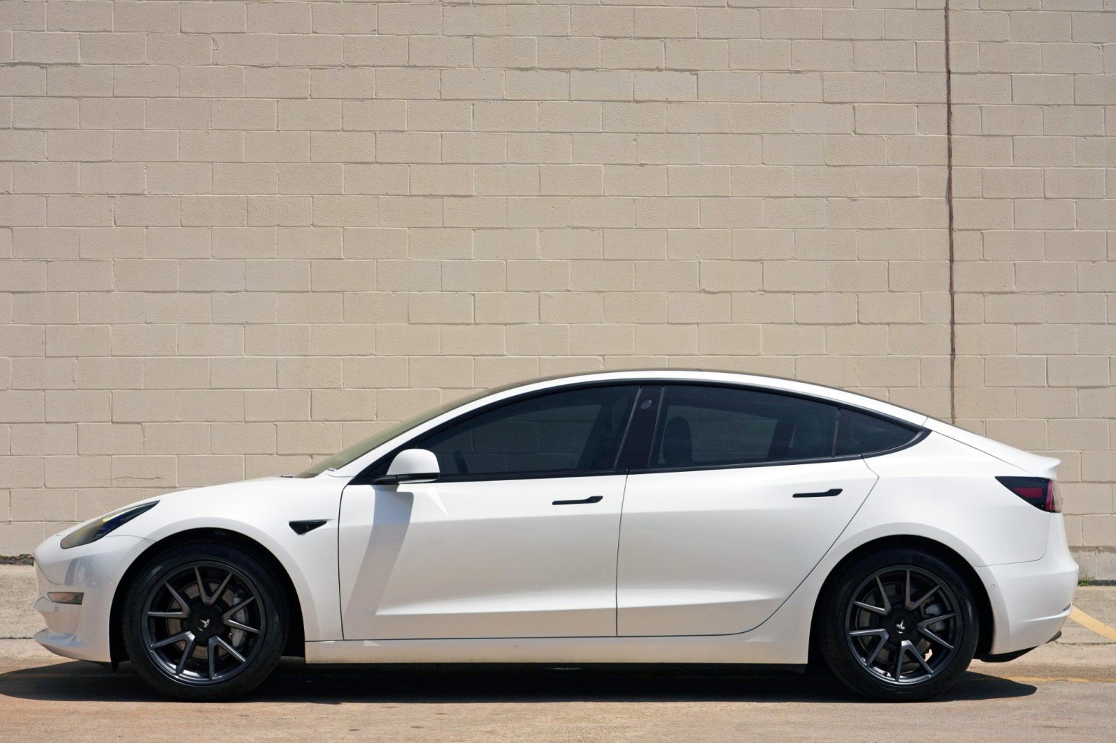 Used 2021 Tesla Model 3 Standard Range Plus image 9