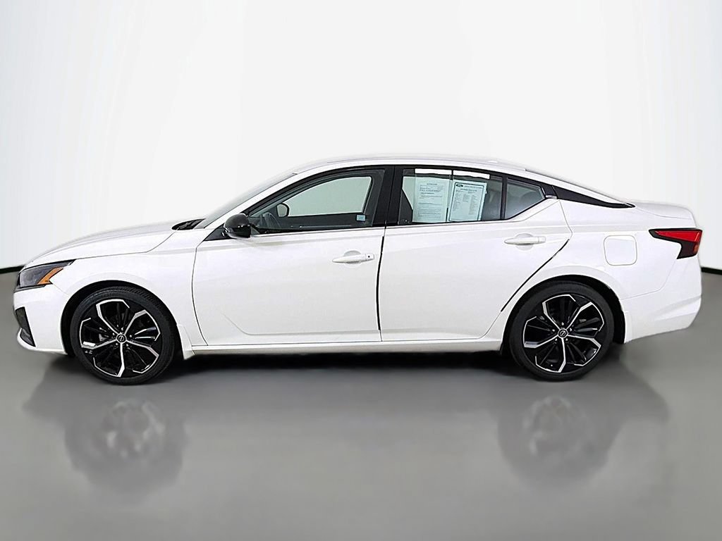 Used 2023 Nissan Altima 2.5 SR w/ SR Premium Package FWD image 15