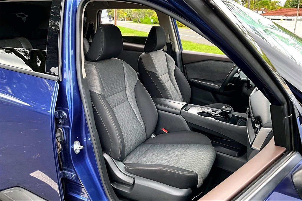 Used 2021 Nissan Rogue SV image 7