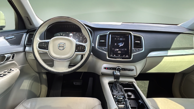 Used 2017 Volvo XC90 T6 Momentum w/ Vision Package AWD/4WD image 10