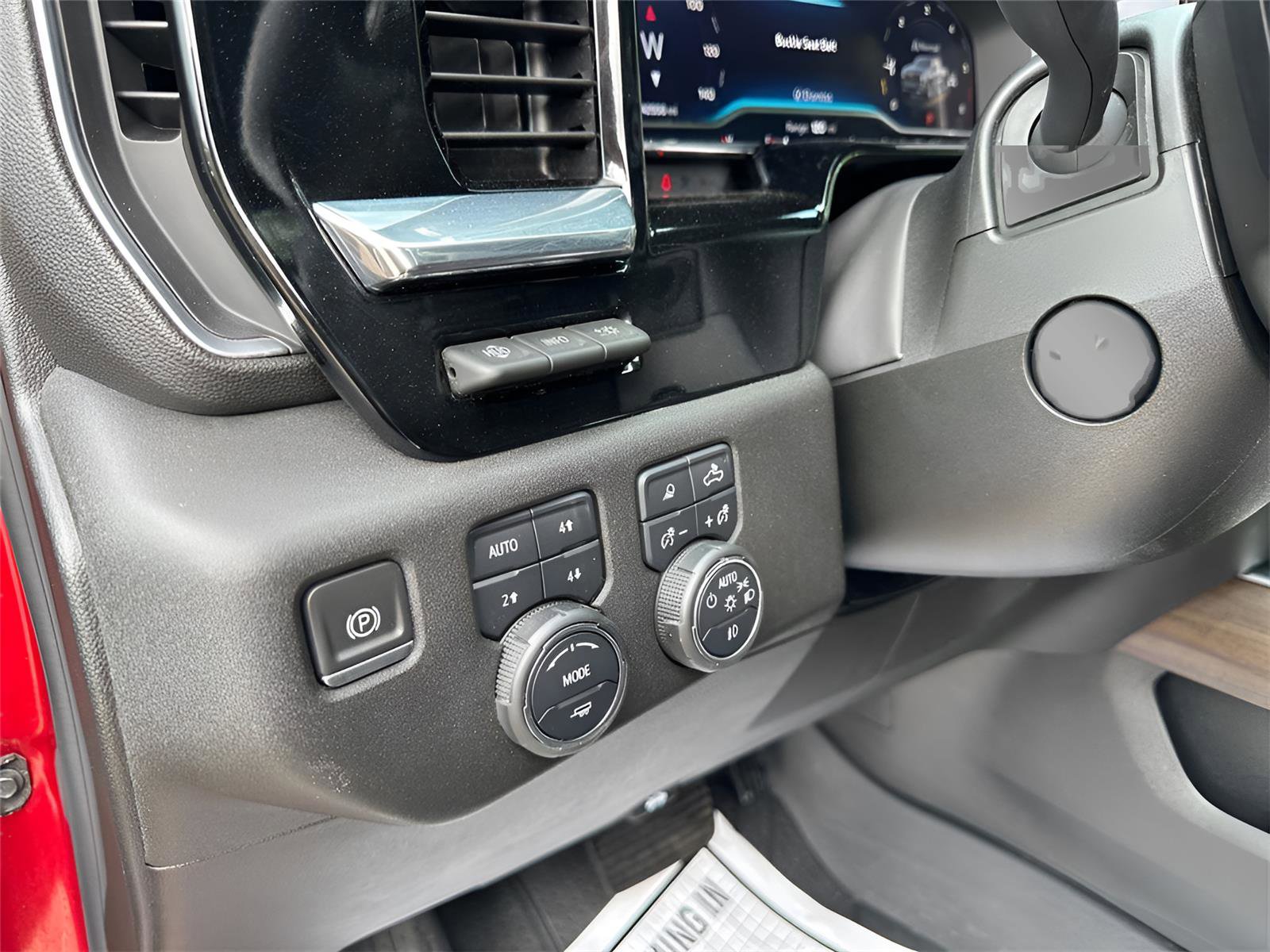 Used 2024 Chevrolet Silverado 1500 High Country w/ High Country Premium Package image 18