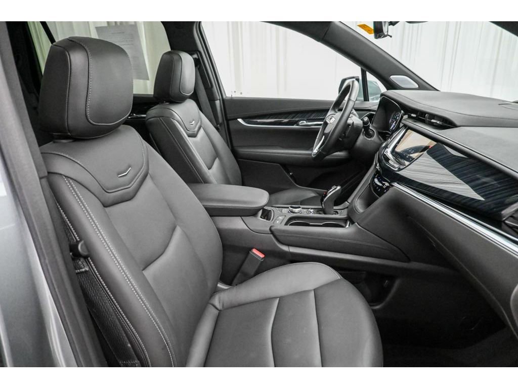 Used 2023 Cadillac XT6 Premium Luxury w/ Technology Package image 16