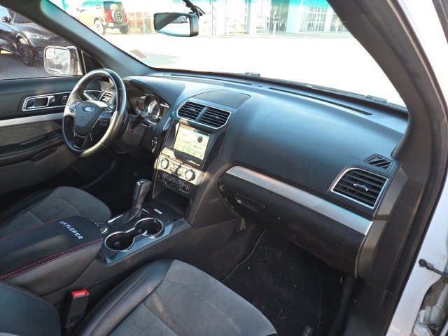 Used 2017 Ford Explorer XLT w/ Equipment Group 202A image 11