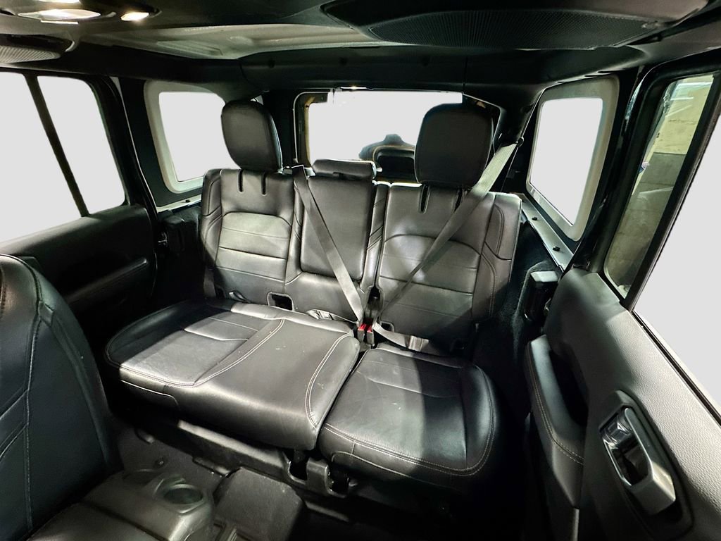 Used 2023 Jeep Wrangler Unlimited Sahara image 14