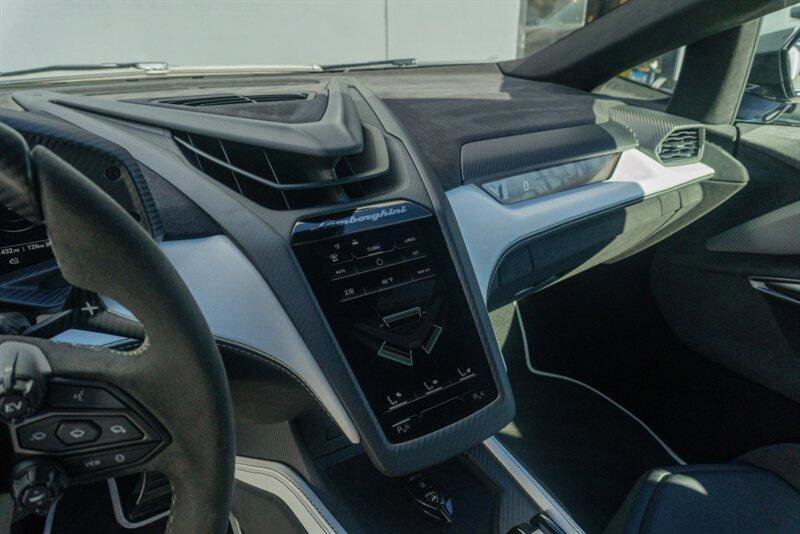 Used 2024 Lamborghini Revuelto image 75