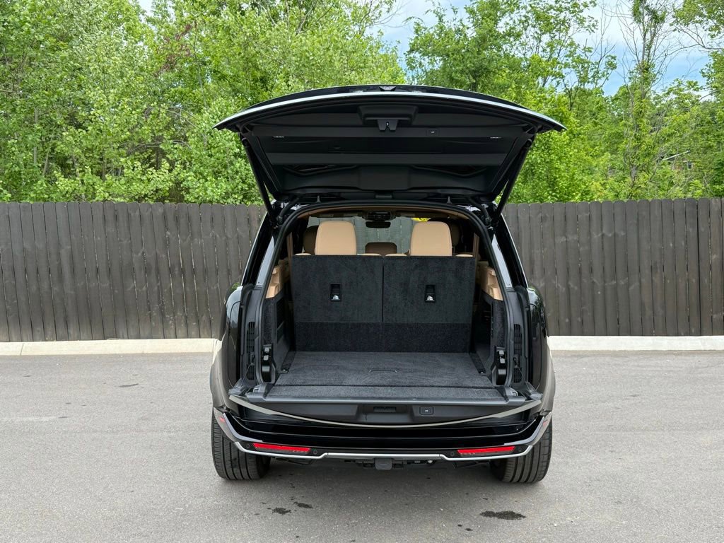 Used 2025 Land Rover Range Rover Long Wheelbase SE AWD/4WD image 5