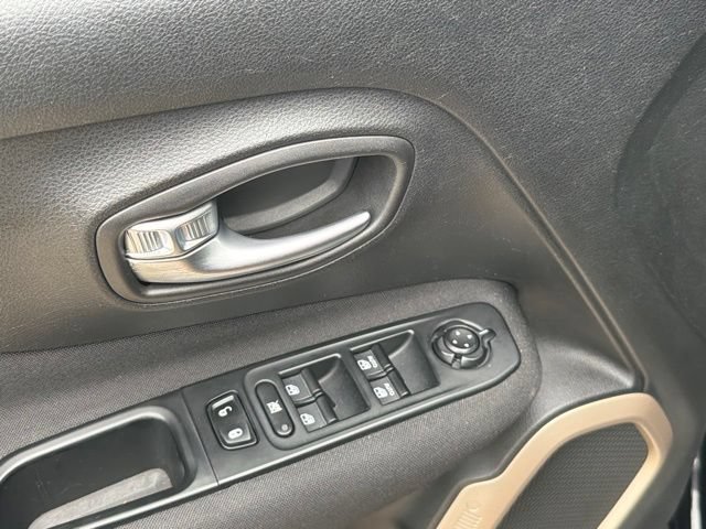 Used 2016 Jeep Renegade Sport w/ Power & Air Group FWD image 18