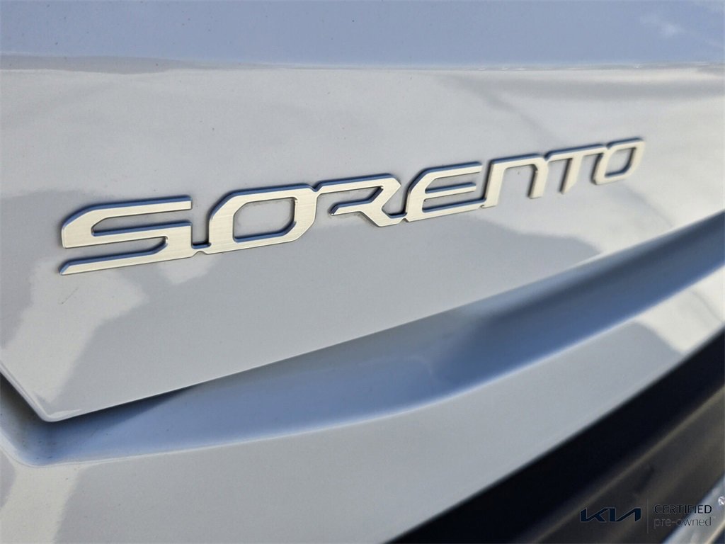 Used 2025 Kia Sorento S image 16