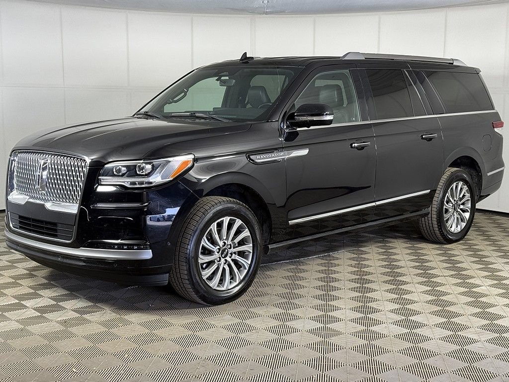 Used 2024 Lincoln Navigator L 4WD image 10