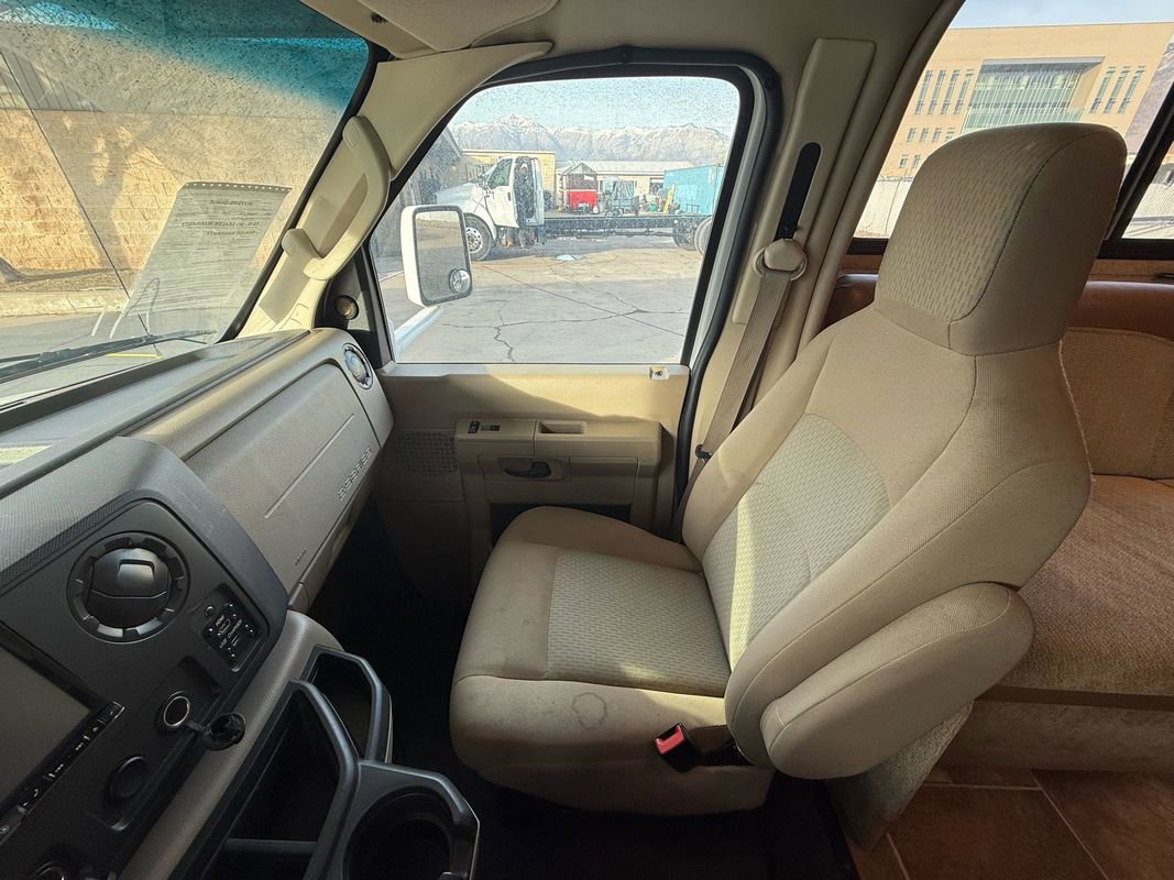 Used 2015 Ford E-450 and Econoline 450 Super Duty w/ Motorhome Prep Package image 16