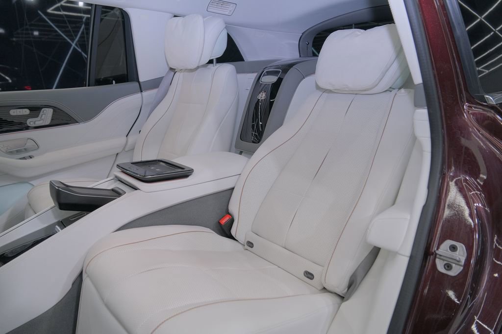 Used 2022 Mercedes-Benz Maybach GLS 600 4MATIC image 31