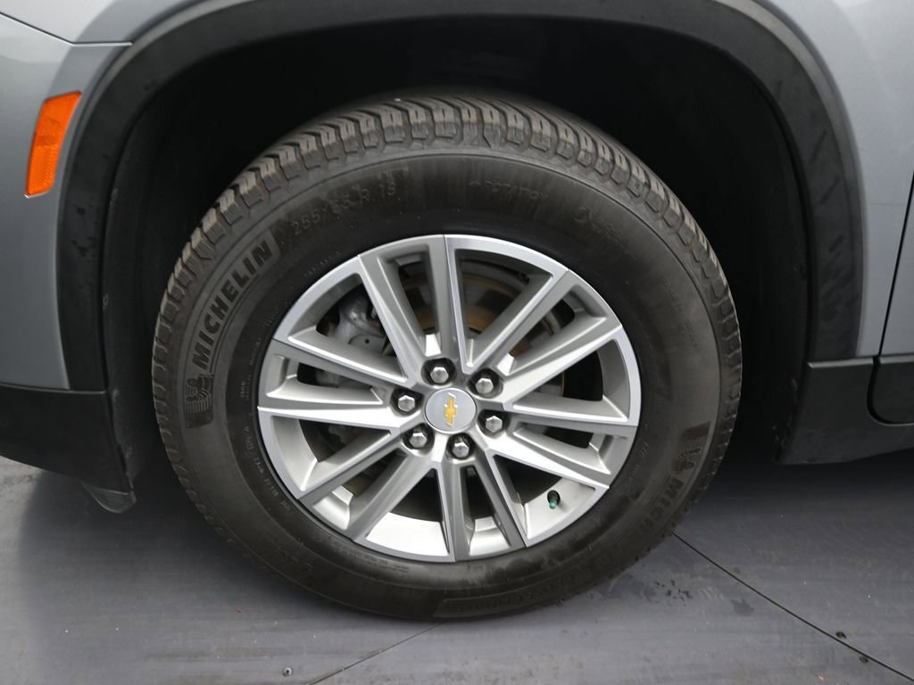 Used 2023 Chevrolet Traverse LT FWD image 9