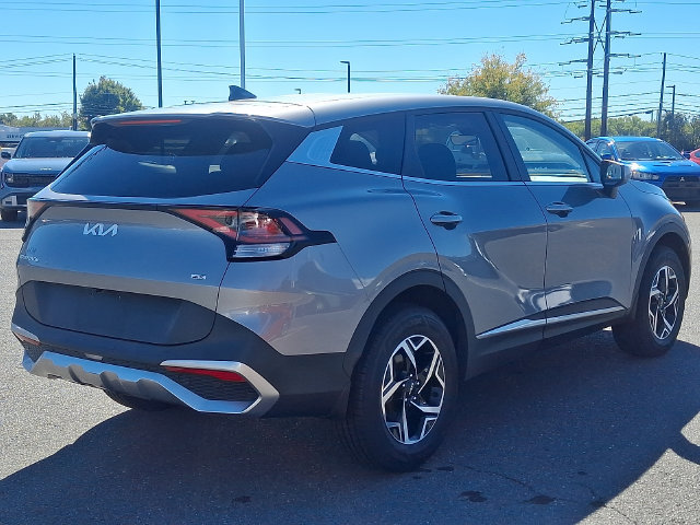 Used 2023 Kia Sportage LX AWD/4WD image 4