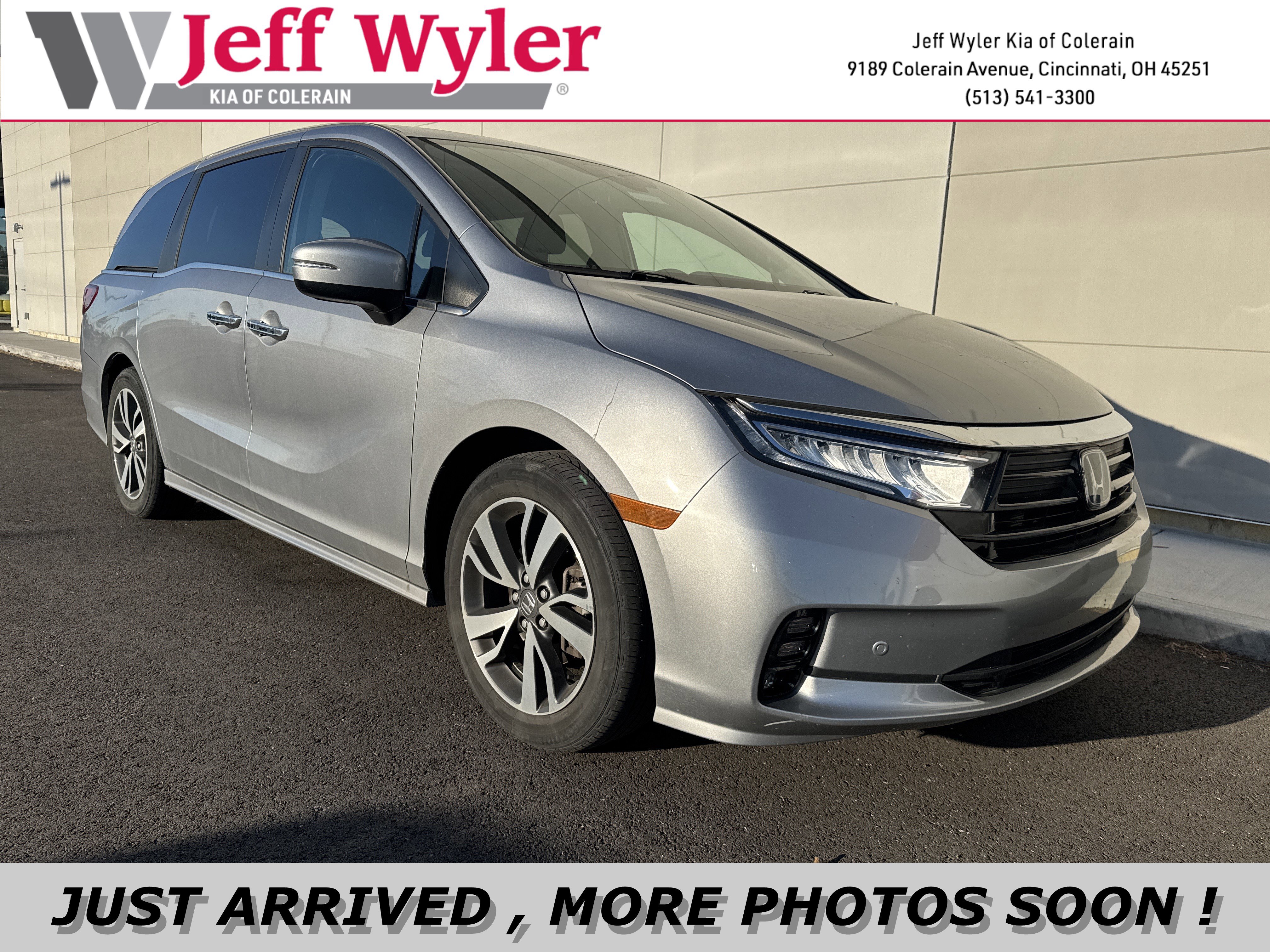 Used 2023 Honda Odyssey Touring image 1