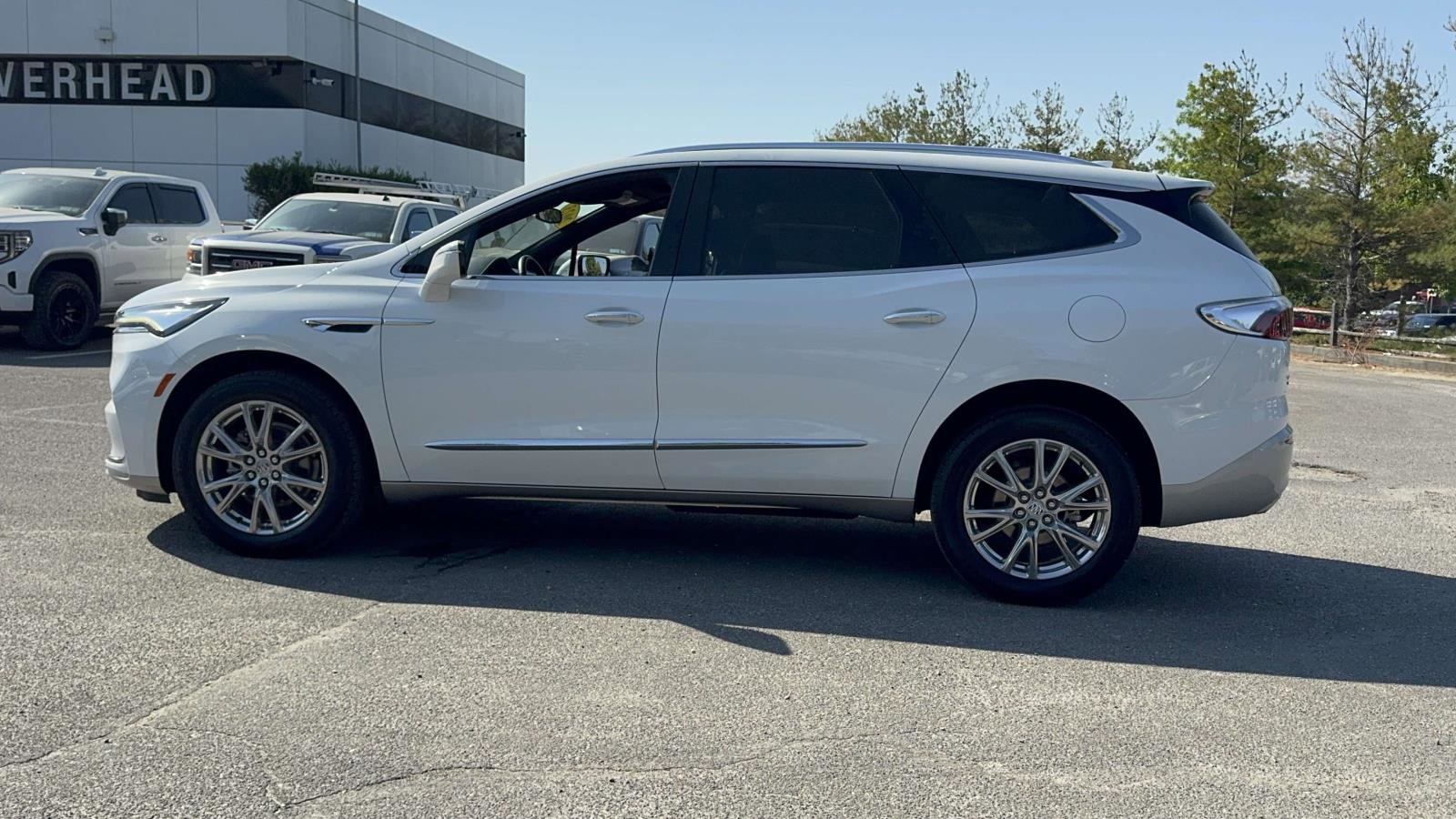Used 2023 Buick Enclave Essence w/ Experience Buick Package AWD/4WD image 4