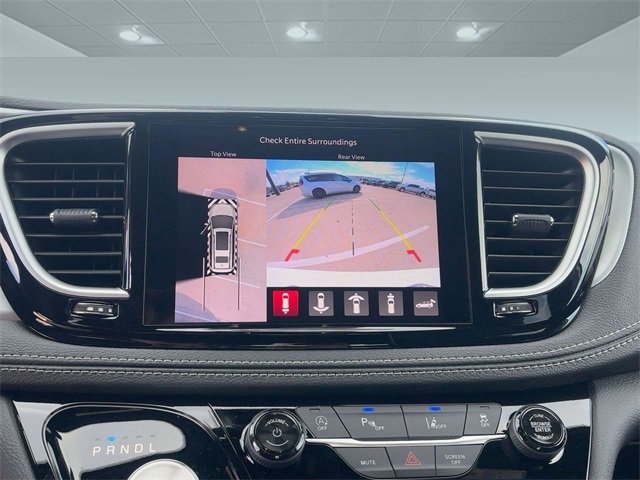 New 2026 Chrysler Pacifica Limited w/ Uconnect Theater Family Group image 25