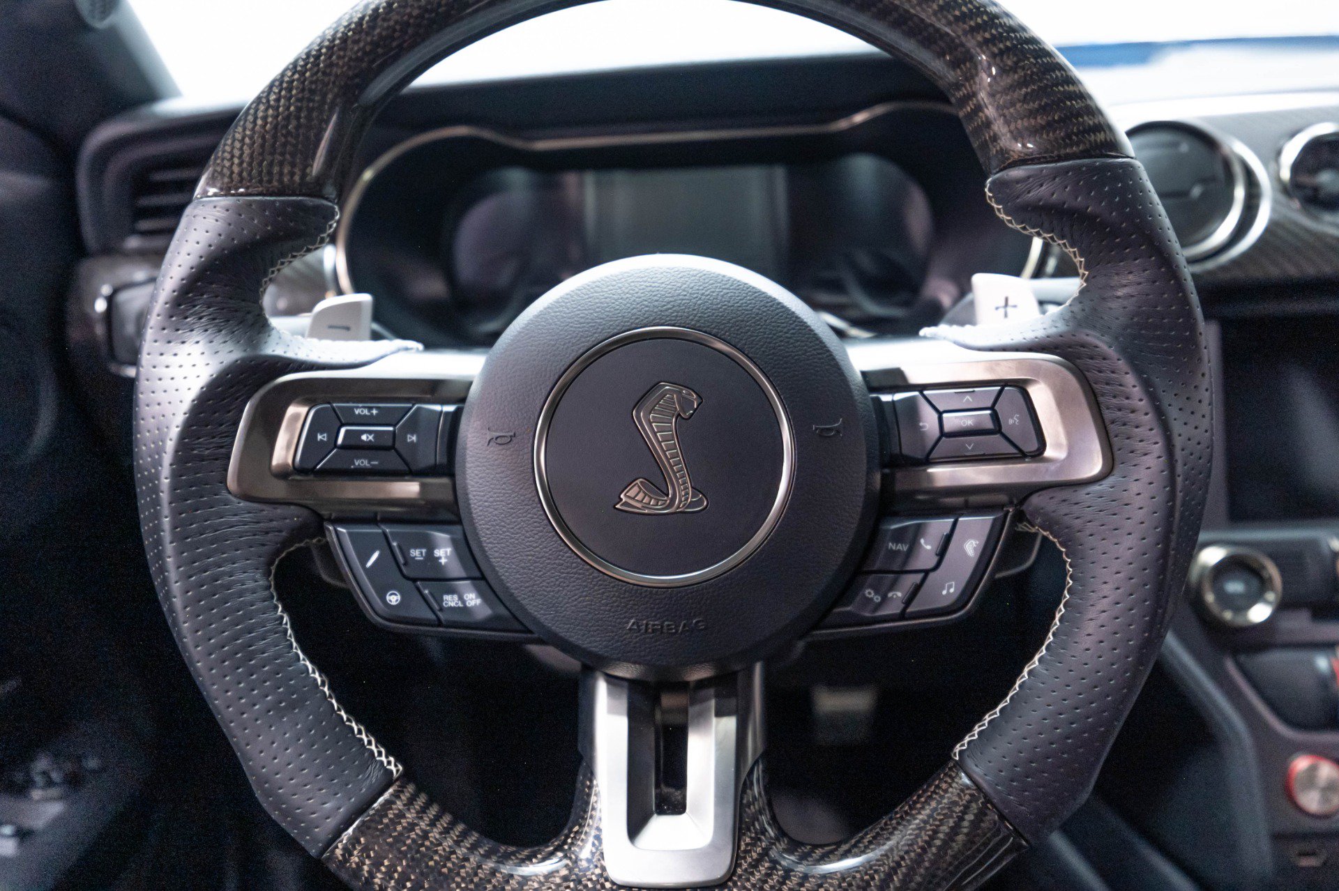 Used 2022 Ford Mustang Shelby GT500 w/ Carbon Fiber Track Pack RWD image 15
