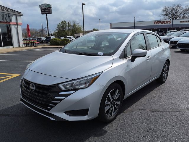 Used 2025 Nissan Versa SV image 3