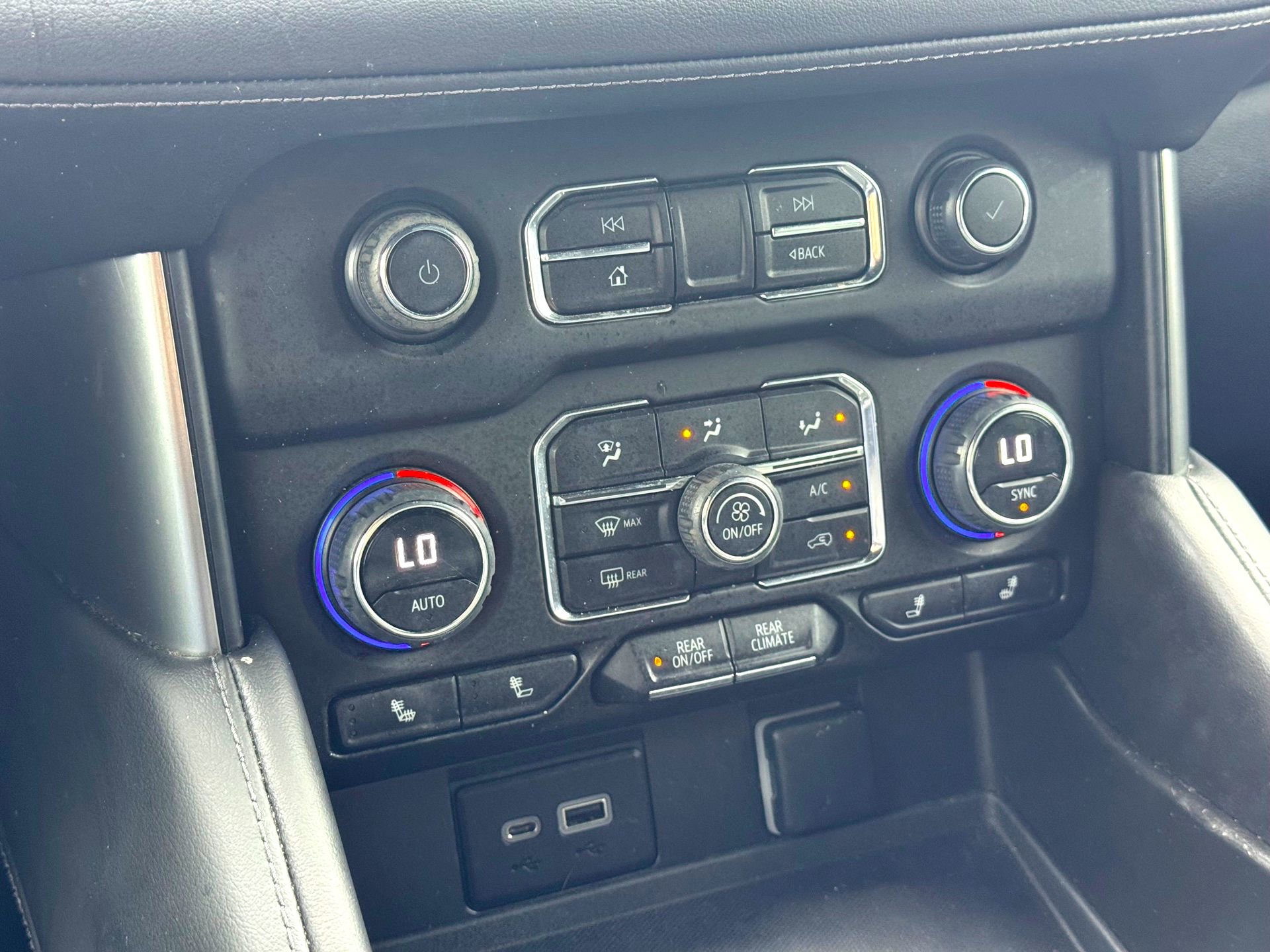 Used 2023 Chevrolet Tahoe LT w/ Luxury Package image 29