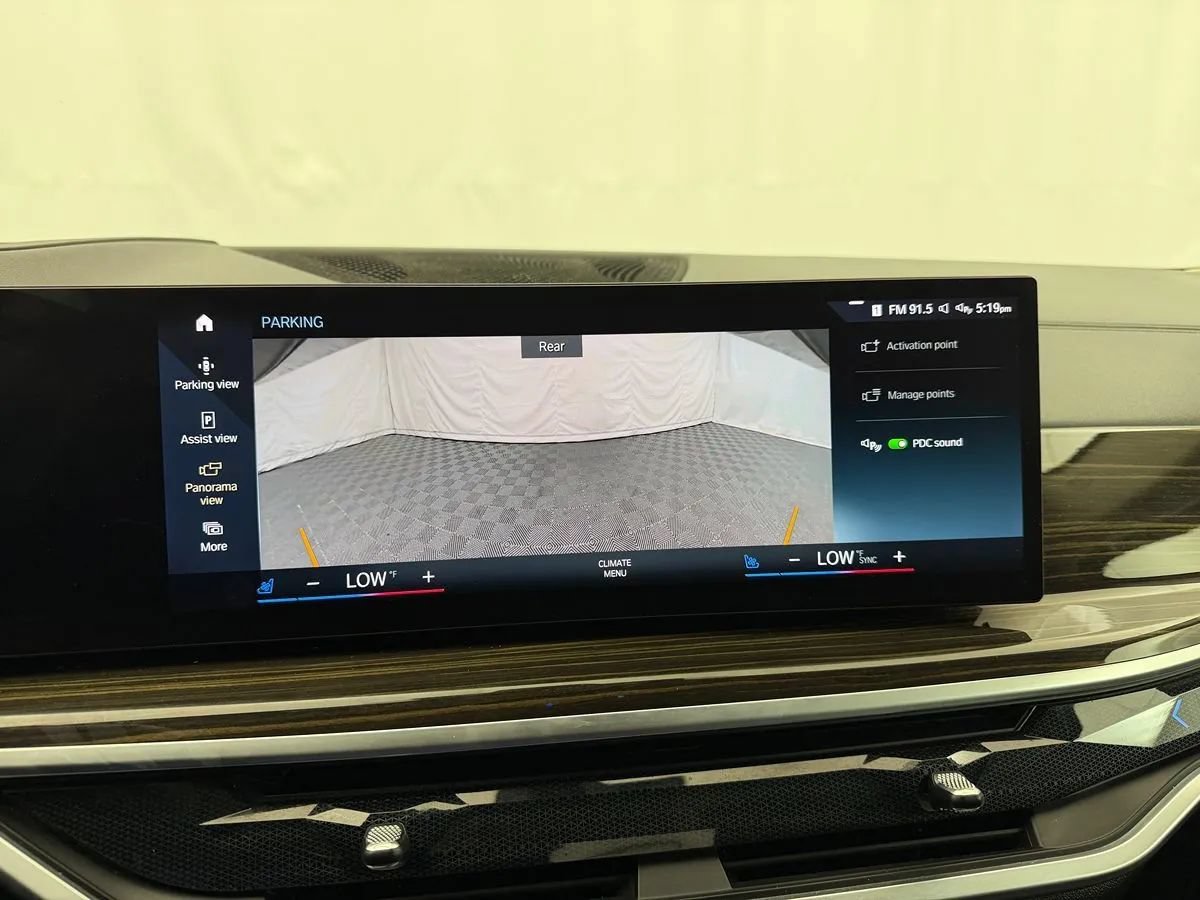 Used 2023 BMW X7 xDrive40i w/ Premium Package AWD/4WD image 39