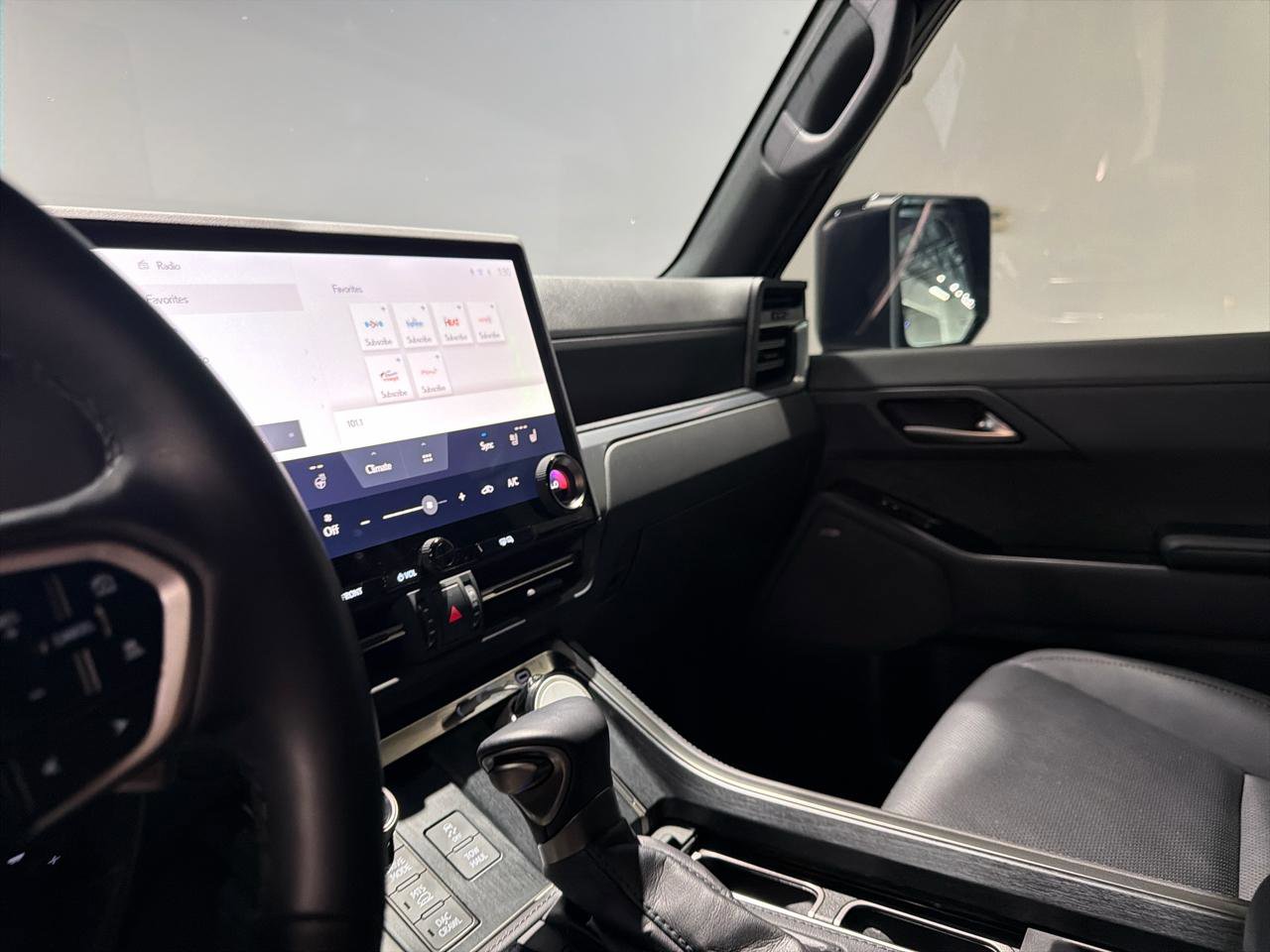 Used 2024 Lexus GX 550 image 18