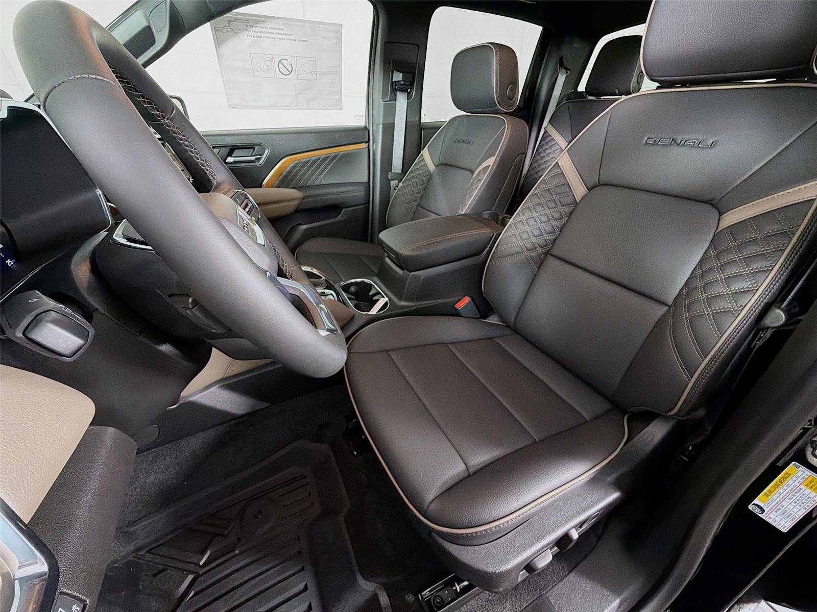 New 2026 GMC Canyon Denali w/ LPO, Denali Black Edition image 11