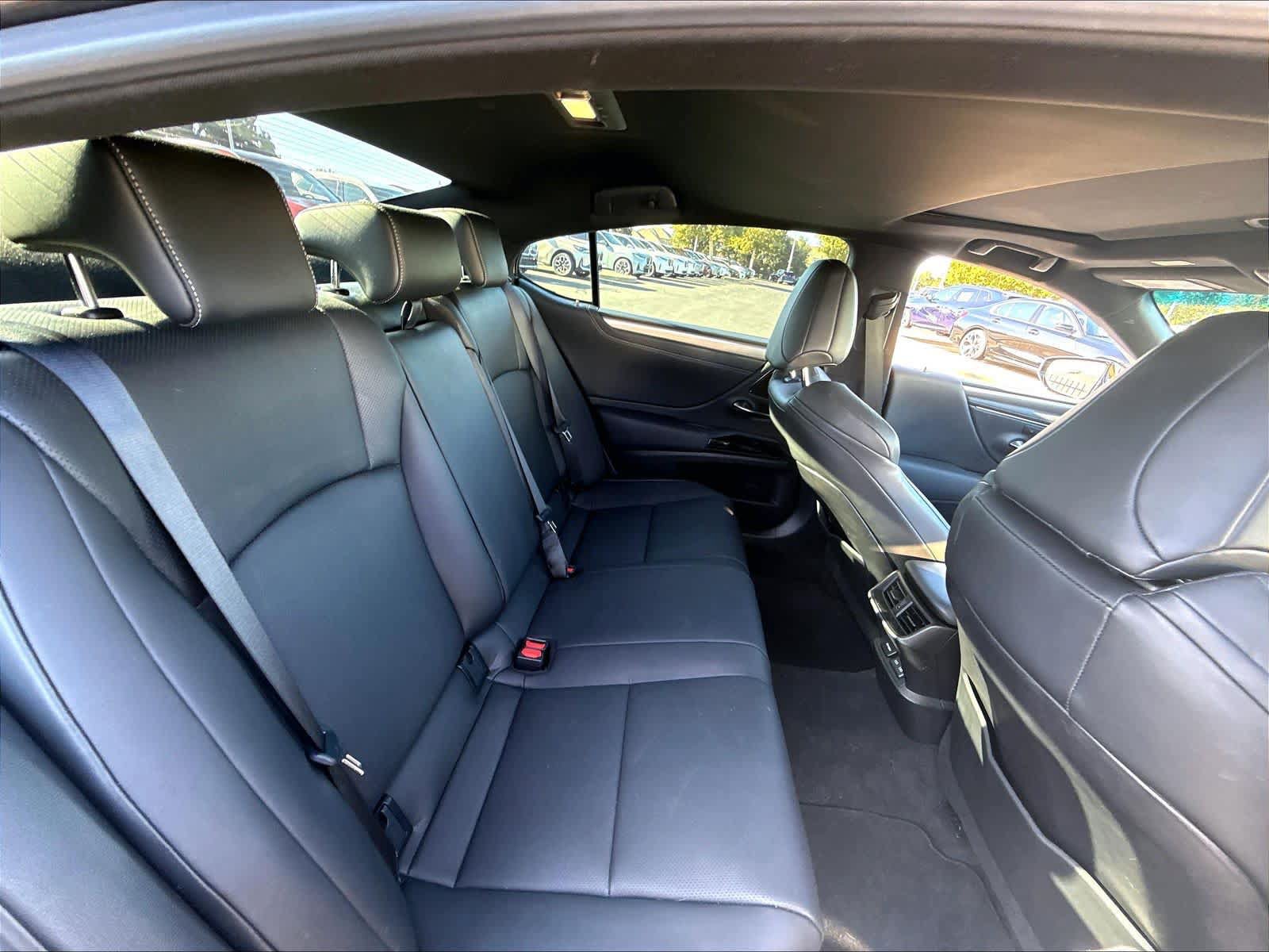 Used 2024 Lexus ES 300h F Sport w/ Accessory Package (Z1) FWD image 26