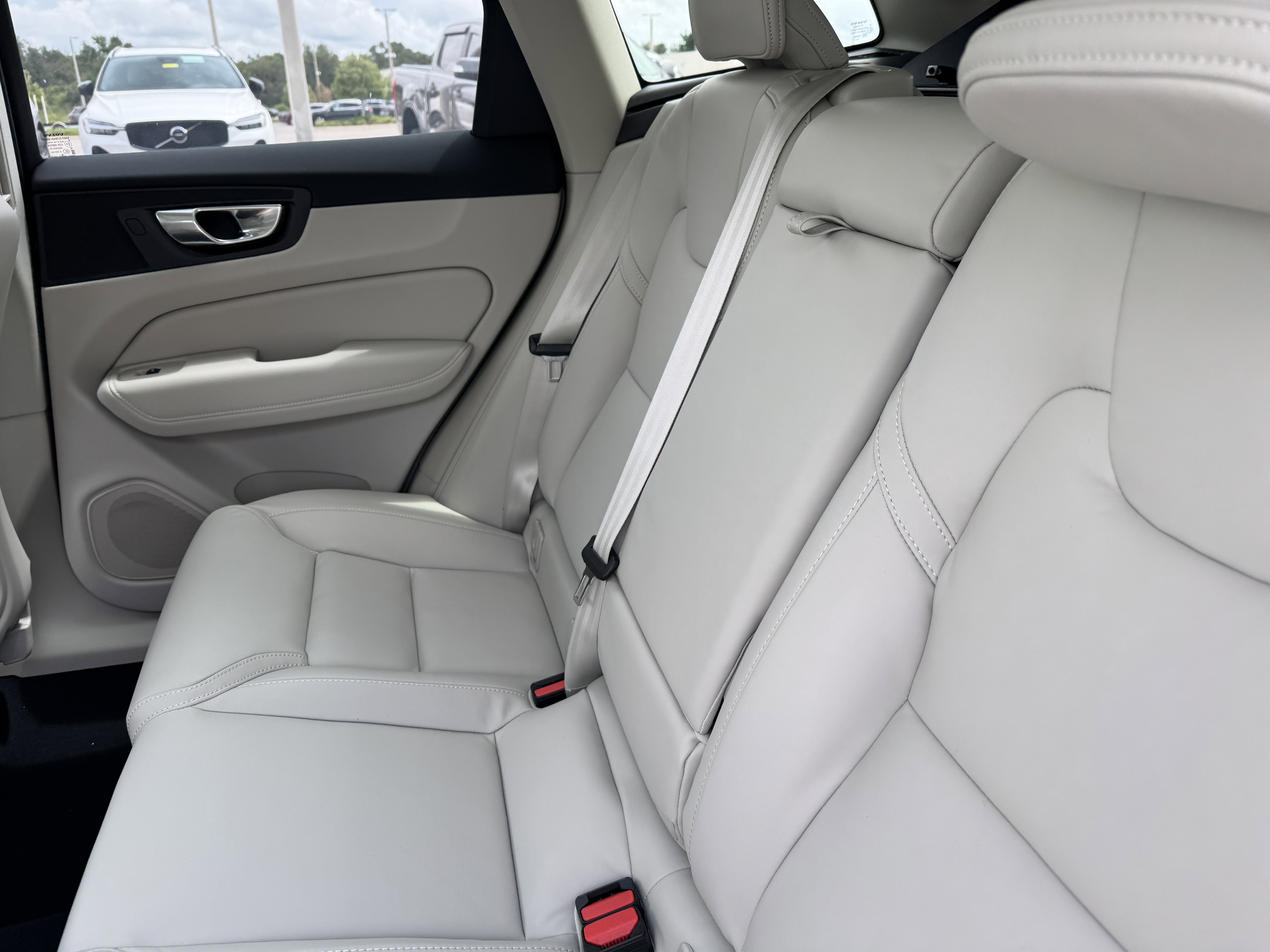 New 2026 Volvo XC60 B5 Ultra w/ Climate Package image 17