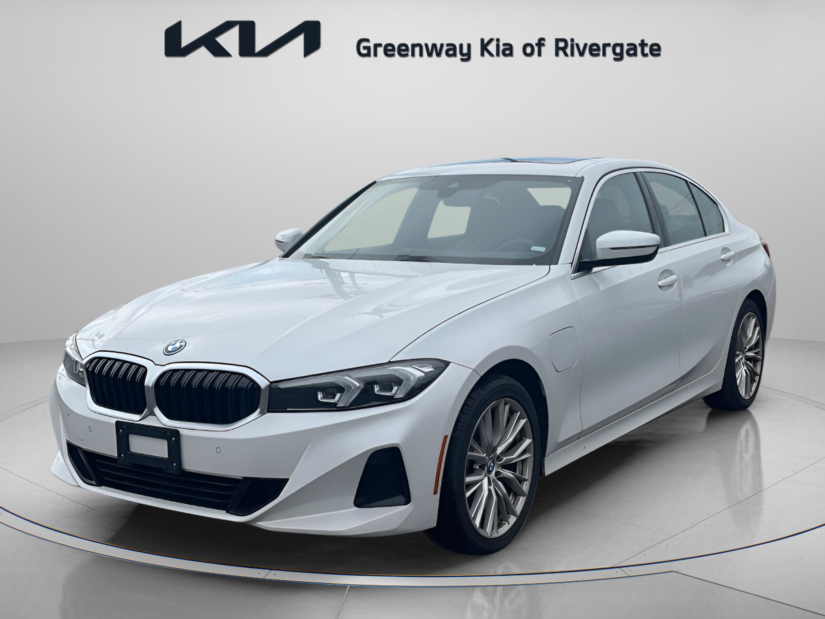 Used 2024 BMW 330e xDrive image 3
