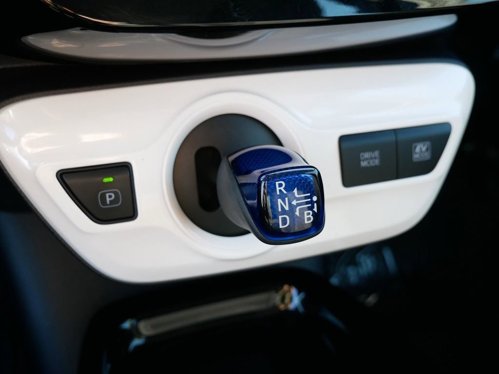 Certified 2018 Toyota Prius Three image 28